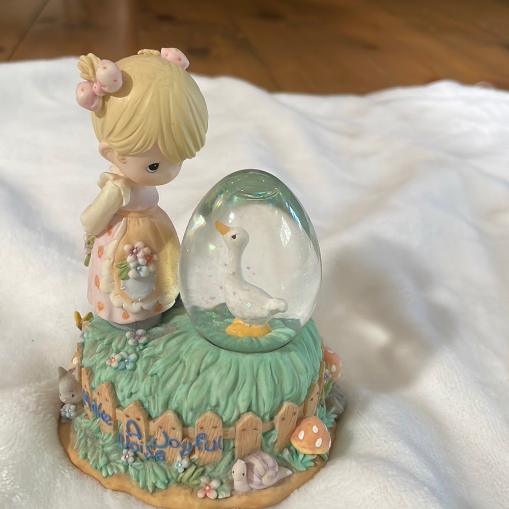 Precious Moments music box  “make a joyful noise”figurine